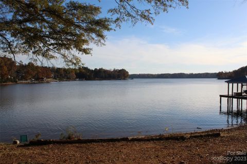 3142 Lakeside Circle