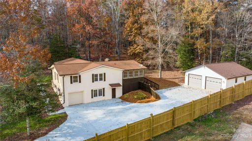 220 Holly Hills Drive sold home in Holly Hills, Troy, NC