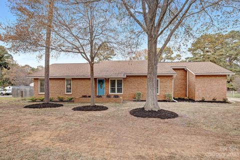 8530 Amelia Drive sold home in Piney Grove, Charlotte, NC