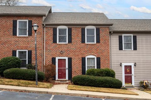 16 Sleepy Hollow Lane sold home in Sleepy Hollow, Swannanoa, NC