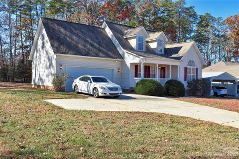 1141 Shoreline Drive sold home in Lake Shore Estates, Badin Lake, NC