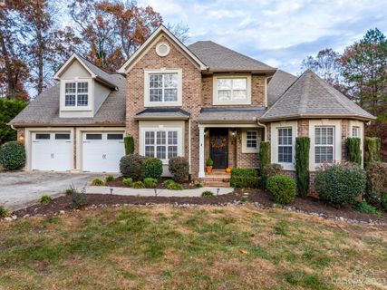 1320 Sweetbriar Lane sold home in Bakersview Meadows, Hickory, NC
