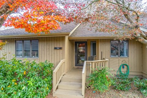 702 Red Oak Drive
