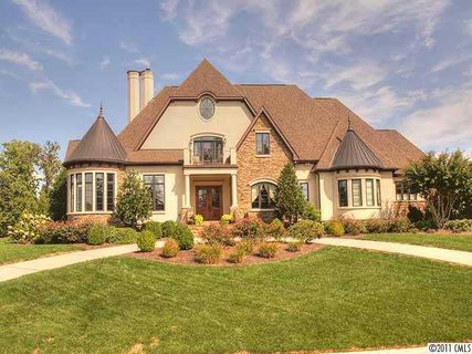 Previously sold for $893,275
