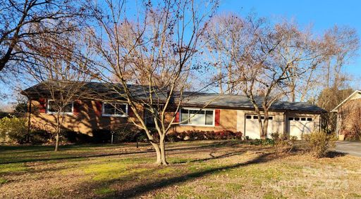 1872 Rock Springs Circle sold home in Country Valley, Denver, NC