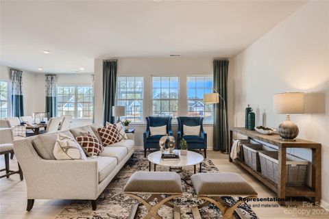 178 White Apple Way BF5 73