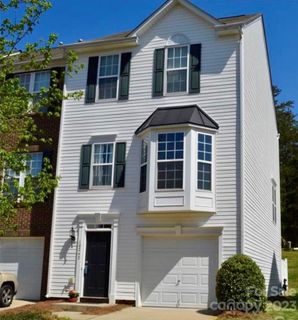 10242 Garrett Grigg Road sold home in Mallard Glen Village, Charlotte, NC