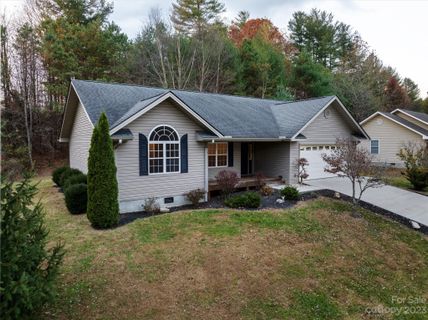 152 S Briarcreek Court sold home in Fountain Trace, Hendersonville, NC