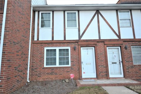 1300 Larchmont Place 210