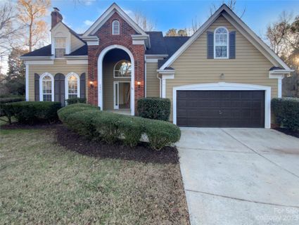 8906 Valewood Court