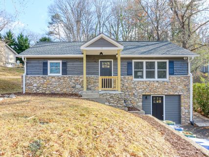 11 Upland Road