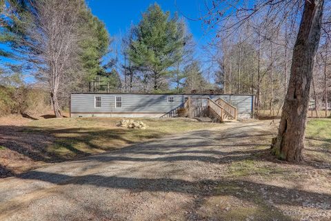 140 Fox Ridge Drive sold home in Fox Ridge, Hendersonville, NC