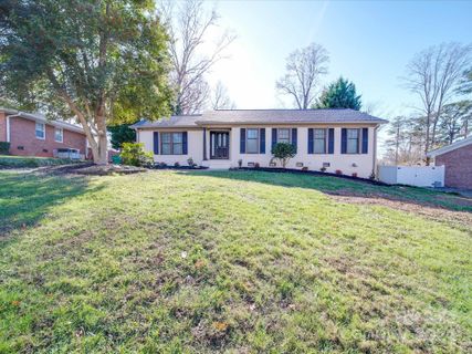 1135 Fox Run Drive sold home in Fox Run, Charlotte, NC