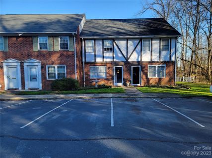 1300 Larchmont Place 313