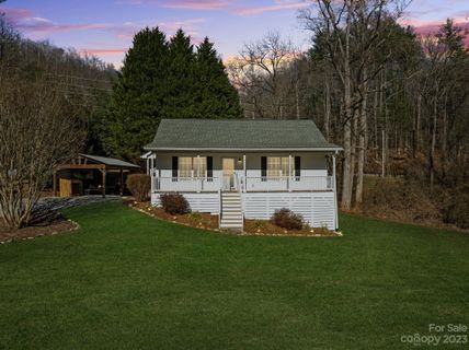 25 Blue Rock Road sold home in Blue Rock Valley, Hendersonville, NC