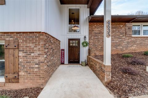 4535 Oakwood Circle