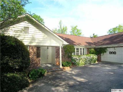 3319 Lincoln Lane
