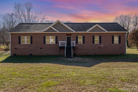 905 13th Street sold home in Lyle Haven, Conover, NC
