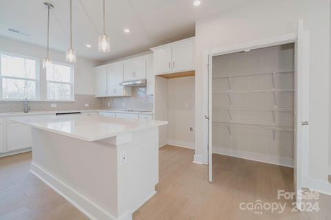 1616 Levy Way