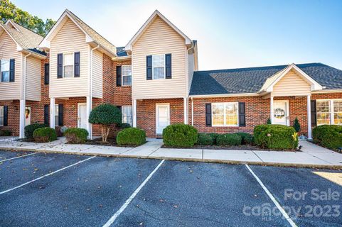 2240 15th Avenue 102 sold home in Bradford Square, Hickory, NC