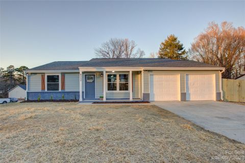 6552 Rocklake Drive sold home in Rock Commons, Charlotte, NC