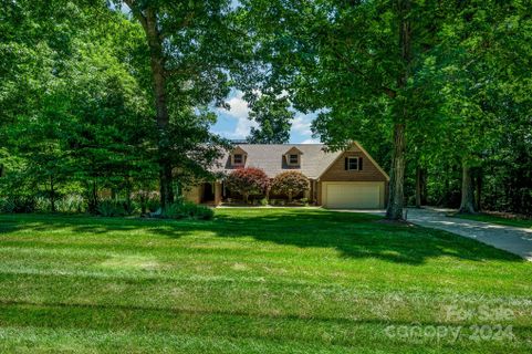 5409 Shoreview Drive sold home in Lake Shore Estates, Concord, NC