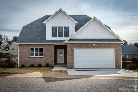 1063 12th Avenue Drive sold home in Waterstone, Hickory, NC
