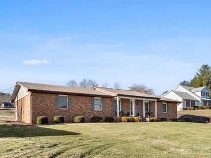 438 Case Cove Road sold home in Twin Lakes, Candler, NC