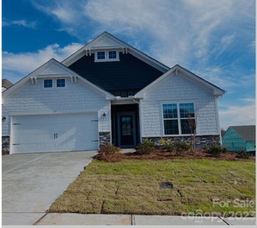 173 White Apple Way BF5 100