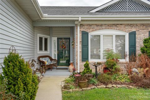 8 Country Meadows Lane sold home in Country Meadows, Hendersonville, NC