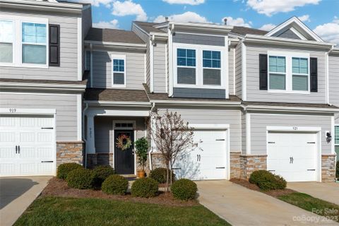 921 Emma Kate Court sold home in The Village At Ivy Ridge, Lake Wylie, SC