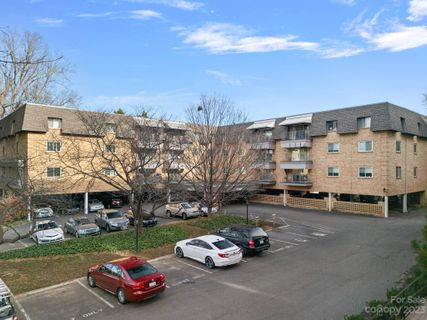1323 Queens Road 304