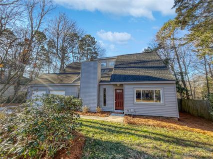 6323 Whitewater Drive sold home in Watauga Village, Charlotte, NC