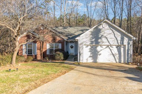 2900 Holcroft Court sold home in Oakcroft, Matthews, NC