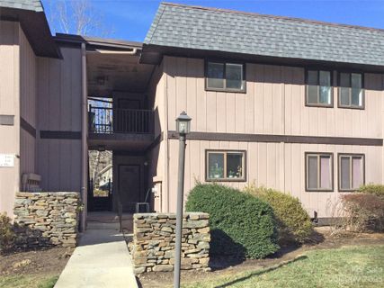 33 Lake Drive G-8 sold home in Laurel Park Villas, Laurel Park, NC