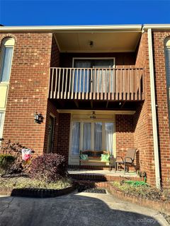 464 Ne Camrose Circle