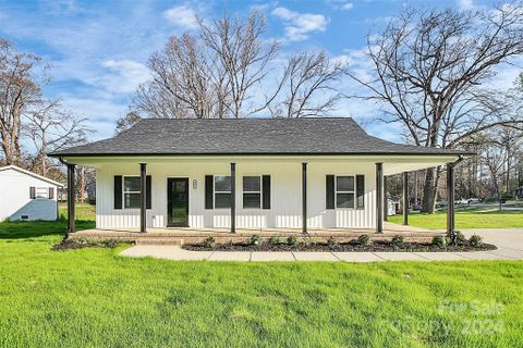 301 Tomberlin Road sold home in Catawba Heights, Mount Holly, NC