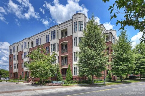 2810 Selwyn Avenue 321