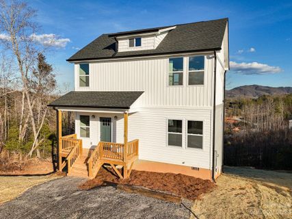 404 S Vineyard Village Drive sold home in Old Vineyard Village, Old Fort, NC