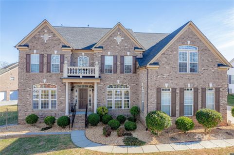 143 W Warfield Drive
