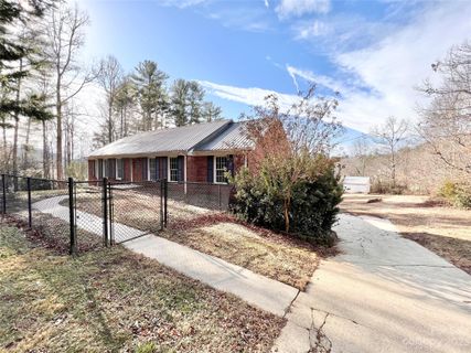 3111 Lyndhurst Drive sold home in Beacon Hills Estates, Lenoir, NC