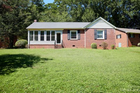 1027 Paramount Circle