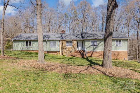 1704 Double Oaks Road sold home in Olde Williamsburg, Fort Mill, SC