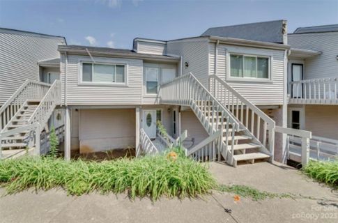 1050 21st Avenue 61 sold home in Quail Run, Hickory, NC