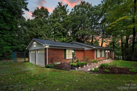 7 Galax Lane sold home in Long John Mt Estates, Hendersonville, NC