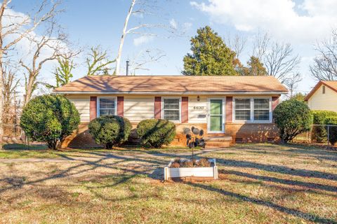 4400 Pebblebrook Drive sold home in Wandawood, Charlotte, NC