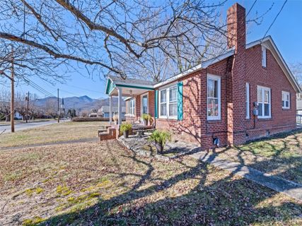 146 Hazelwood Avenue sold home in Grimball Park, Waynesville, NC