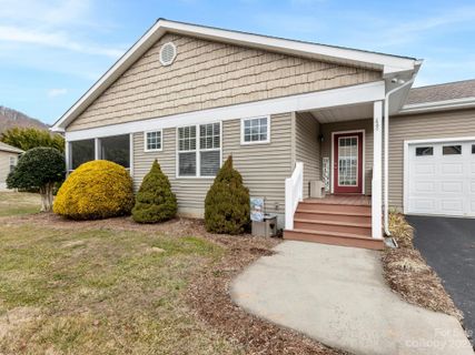 48 Cottage Loop sold home in Cottage Homes of Cypress Meadows, Waynesville, NC