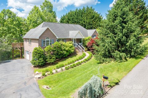 27 Fairway View Drive sold home in Fairway View Estates, Weaverville, NC