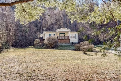 70 Rovingwood Drive sold home in Village Crossing, Waynesville, NC